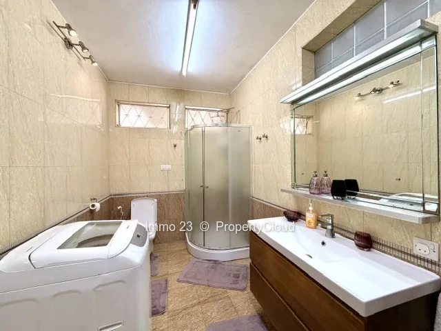 Maisons / Villas - 10 chambres - Quatre Bornes