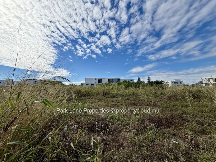 Beau terrain dans Magenta Parkside