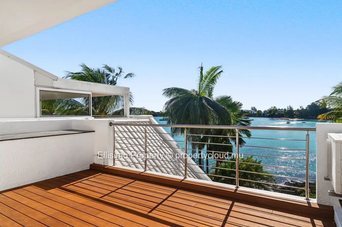 Beachfront Triplex for Rent – Pereybere