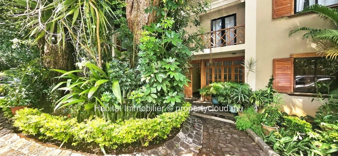 Bel appartement non meublé de 132 m² idéalement situé au rez-de-chaussée d'une résidence à Montagne Ory, Moka