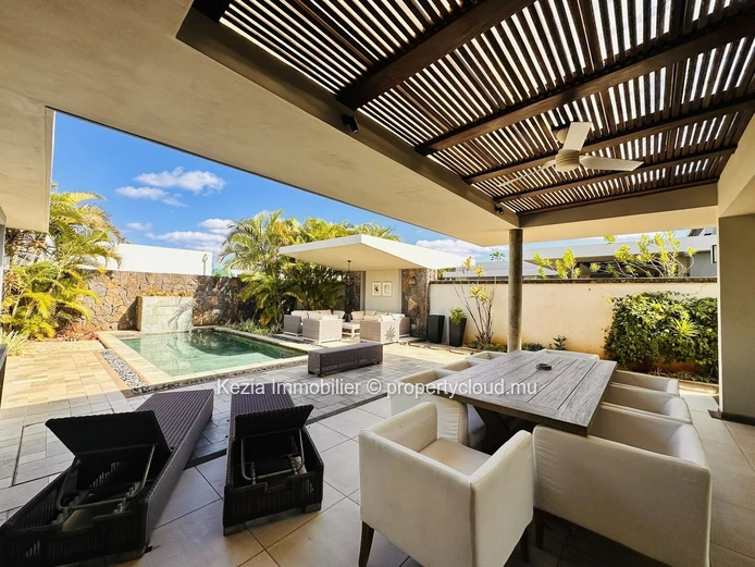 Contemporary Villa All On One Level