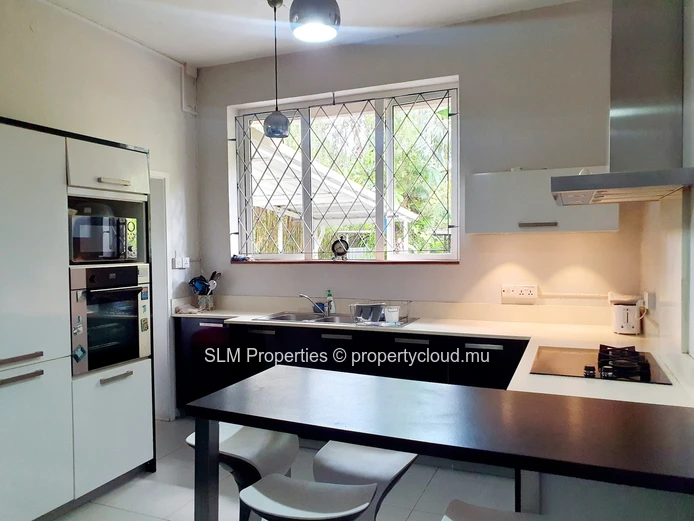 Maison familiale de 5 chambres avec grand jardin à Curepipe