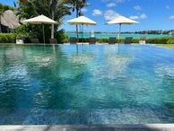 Superb waterfront apartment, Pointe aux Canonniers