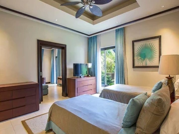 5 Bedroom Villa