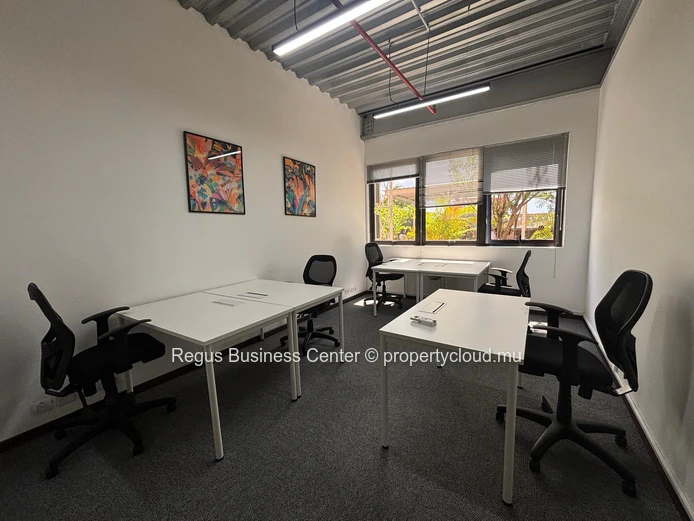 Private office space for 6 persons in Regus Grand Bay Central