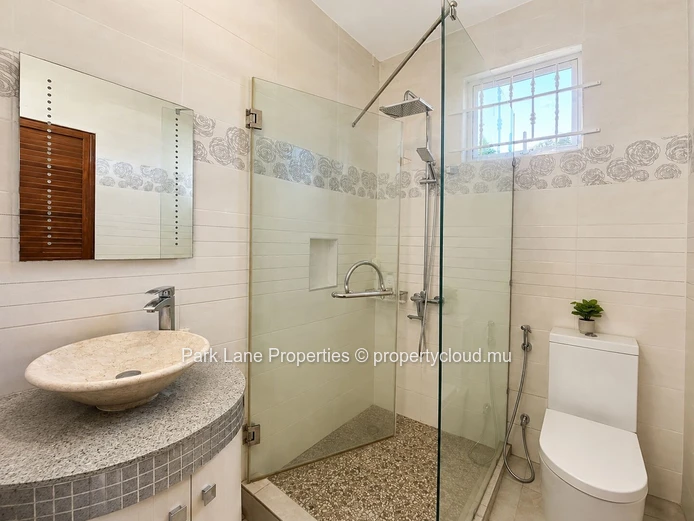 For Rent – Four-Bedroom Duplex with Open Views in Péreybère