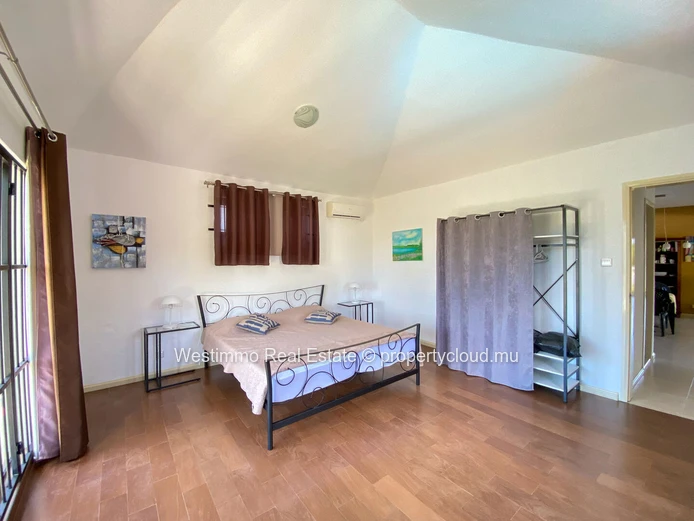 Appartement meublé de 3 chambres avec terrasse à louer à Grand Gaube, île Maurice