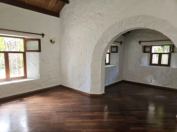 5 Bedroom Villa