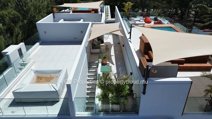 Stylish 1 Bedroom Apartment Just Steps from Pereybere Beach