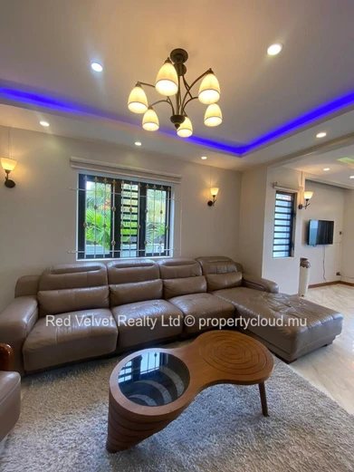 4-Bedroom Villa for Rent in Pereybère | Pool | Secure Residence