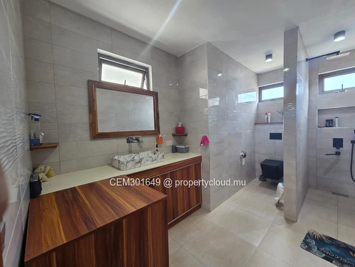 Villa élégante et moderne de 4 chambres à vendre à Grand Gaube