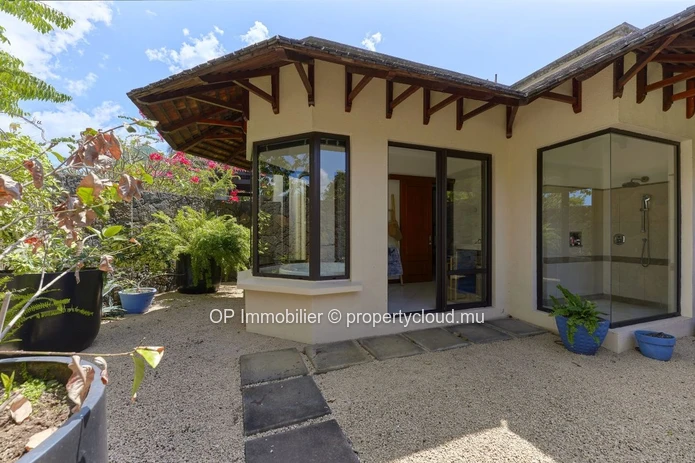Villa IRS 4 chambres avec piscine privée à vendre à Tamarin