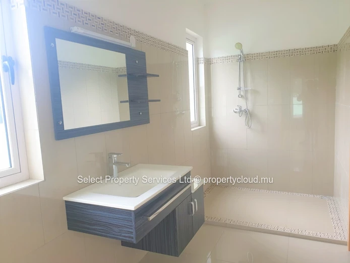 Grand Penthouse R+2 à vendre au River Island Residence - Trianon