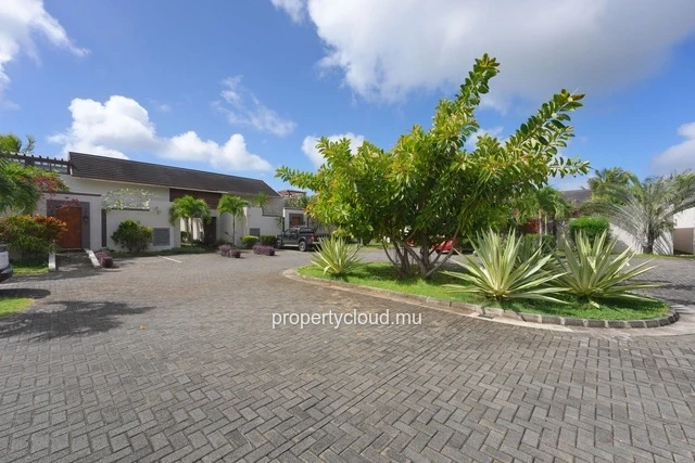 A vendre magnifique villa dans une residence accessible aux etrangers à Grand Baie, La Salette.
