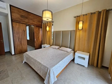 6 Bedroom House