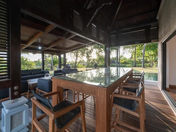 6 Bedroom Villa
