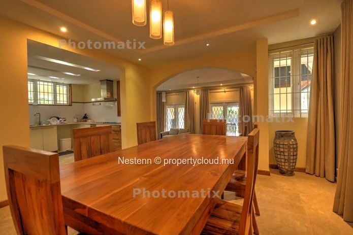 Sophisticated villa  of 418m2 with lush garden, pool & scenic terraces