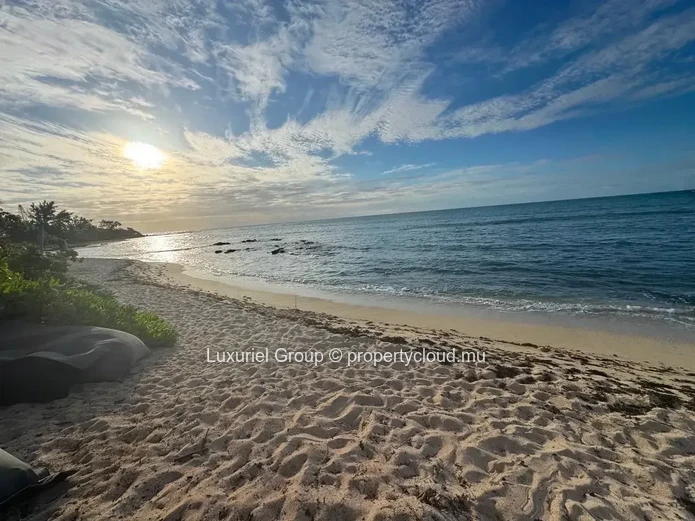 Pointe Aux Canonniers – Prestige Seafront Residence – Direct Beach Access