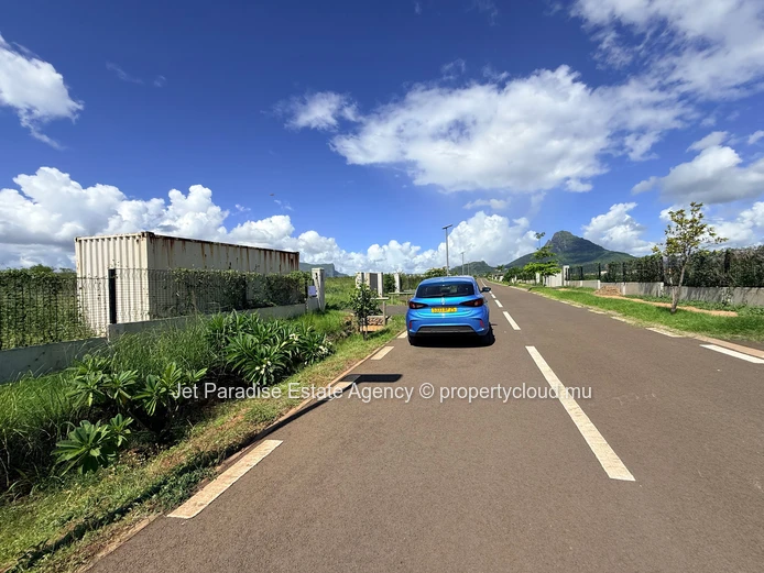 Terrain de 594 m² à  Flic en Flac – Vue Mer & Montagne, Lotissement Sécurisé