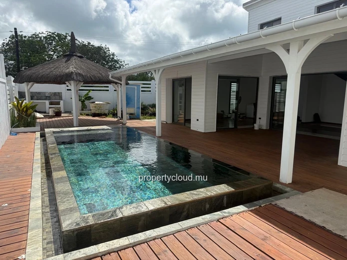 A Vendre Villa Tropical 3 Chambres Avec Piscine Accessible Aux Etrangers Situee A Pereybere Dans Une Residence Securisee