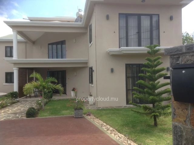 Grande villa neuve de 2990p2 comprenan 6 càc à Calodyne