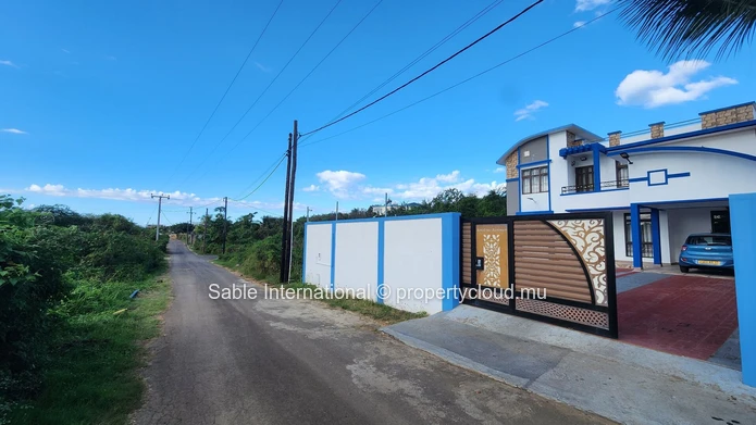 4-Bedroom Furnished Villa with Private Pool in Calodyne