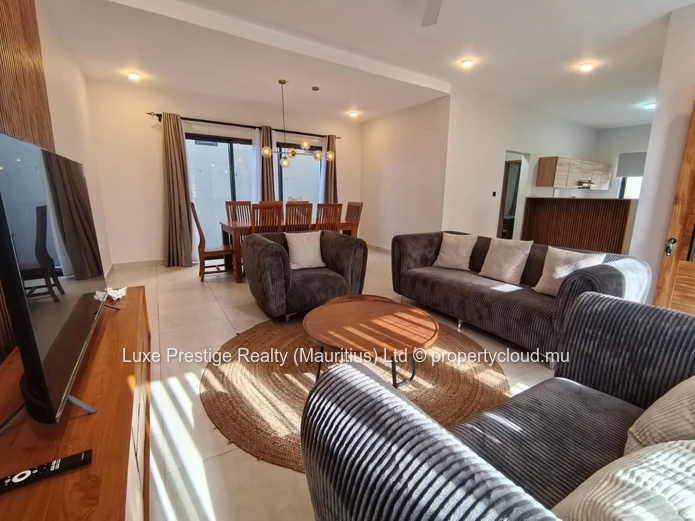 Villa Neuve de 4 Chambres à Louer à Grand Baie | Piscine Privée, Garage, Balcons et Propriété Sécurisée