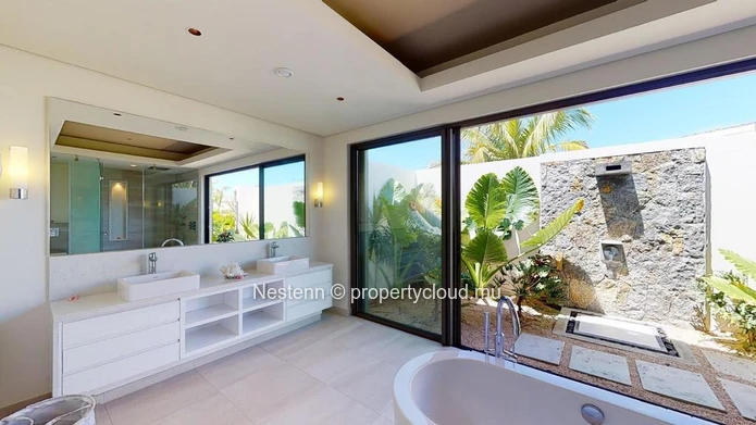 Villa d'exception de 5 chambres avec vues montagnes au sein d'un domaine golfique de renom. 