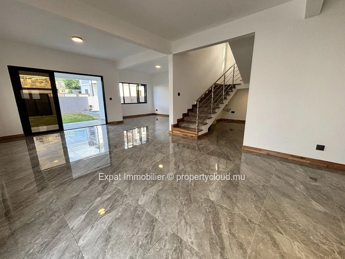 Villa Neuve 4 Chambres Non Meublée Avec Piscine Privée – Vale