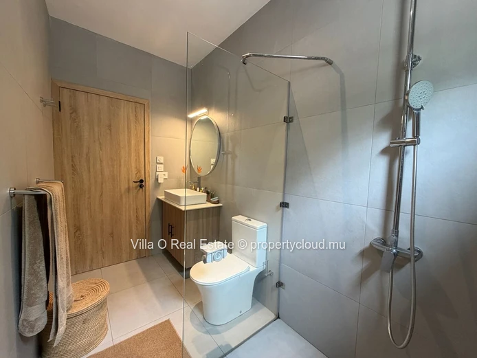 Ideal for a single or a couple, this home with immense charm stands out for its exquisite interior design, its lovely...
