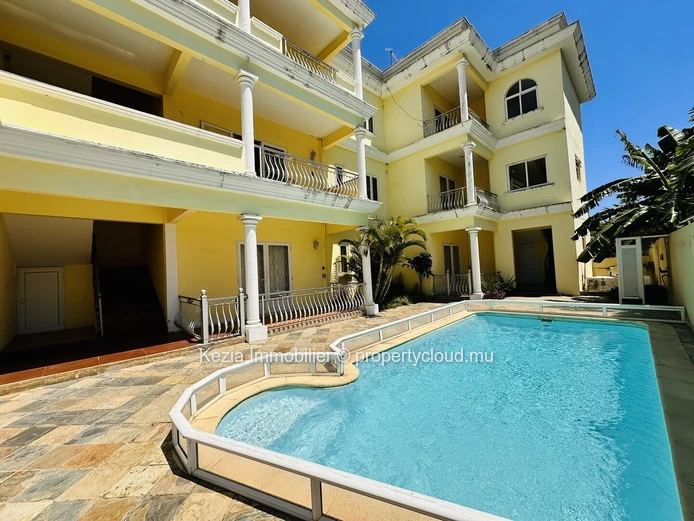 IDEALLY LOCATED APARTMENT Located in a prime area, this property combines comfort and convenience. Perfectly situated...