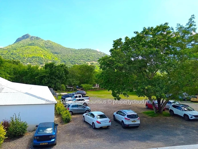 Bright 75m² Office with AC & Parking in Tamarin
