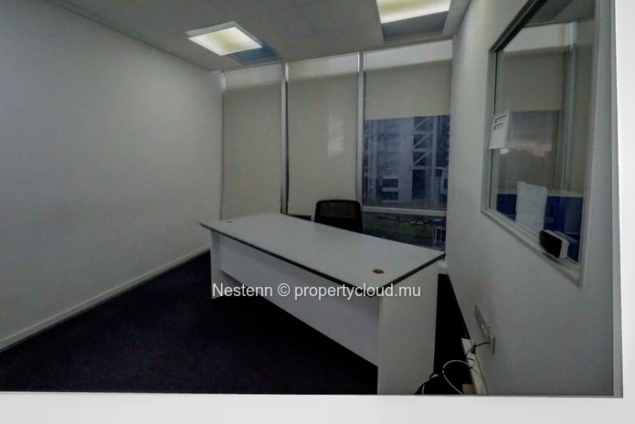 Office space of 1,086 m² in a sought after business centre. 