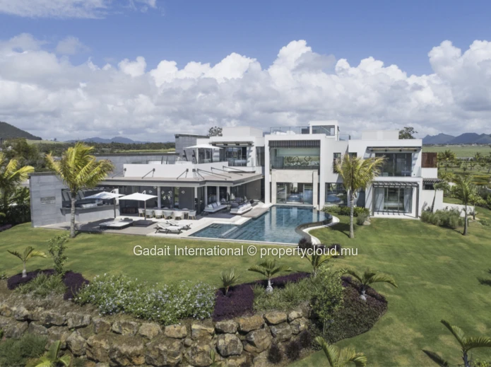 Villa de Prestige avec Vue sur le Golf à Louer à Anahita – 35 000 EUR / mois