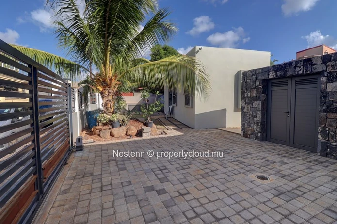 Magnifique villa de plain-pied fraîchement livrée avec piscine privée, dans un quartier résidentiel et paisible