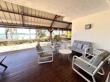 6 Bedroom Villa