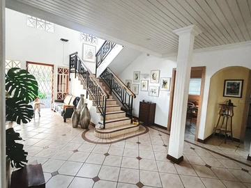 5 Bedroom Villa