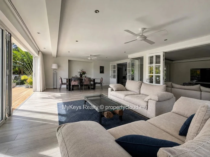 Spacious 5-Bedroom Villa Semi furnished - Central Tamarin