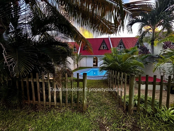 Charming Villa Just 100 Metres From The Beach – Secure Residence In Bain Boeuf