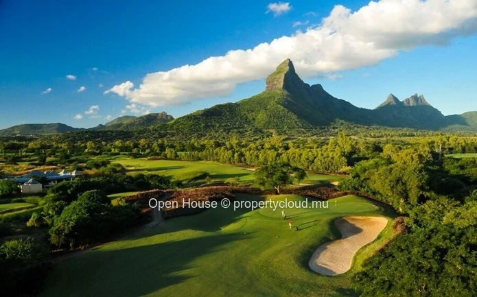 50 m² furnished apartment for rent in Black River with shared pool (Sole Mandate)