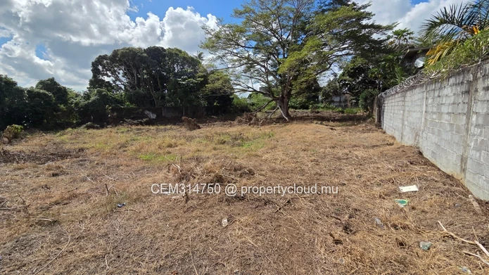 75 Perches PRIME FREEHOLD DEVELOPMENT LAND FOR SALE – QUATRE BORNES