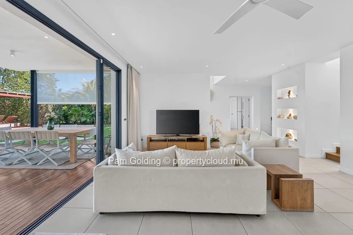 4-Bedroom Villa in Akasha Villas, Cap Tamarin – Private Pool & Coastal Views