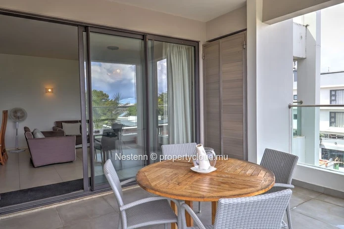 Bel appartement de trois chambres avec terrasse et vue sur la mer