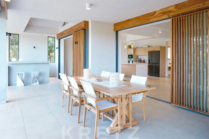Entre réserve naturelle et golf : une villa contemporaine d'exception