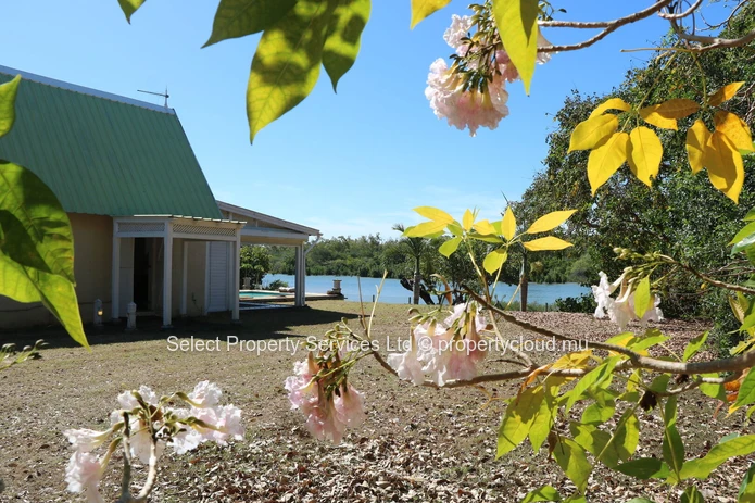 Appartement Pied dans L'Eau (R+2) à Vendre à l'Ilot Fortier à Rs