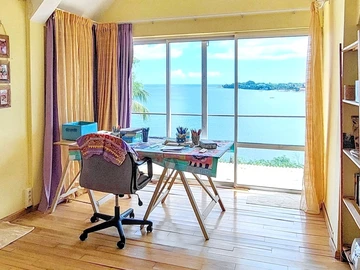 Seafront villa with outbuilding and office space 