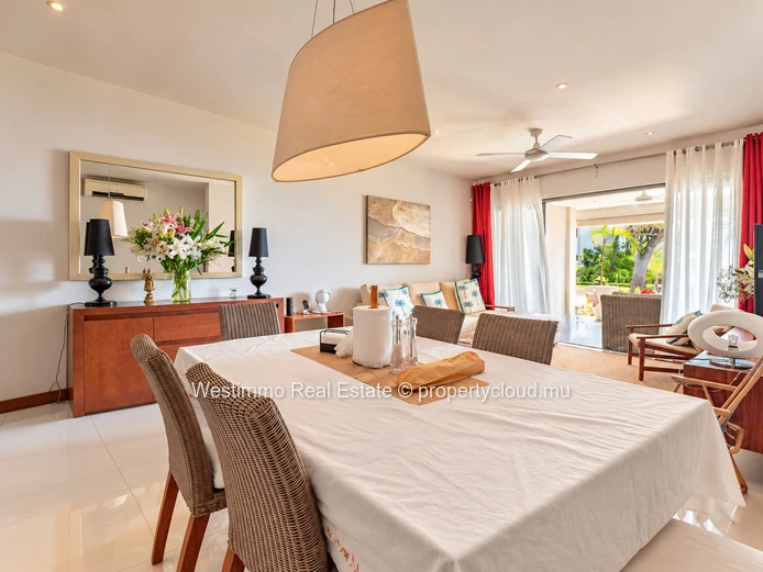 Appartement en rez-de-jardin avec vue mer dans une résidence pieds dans l'eau à louer à Tamarin
