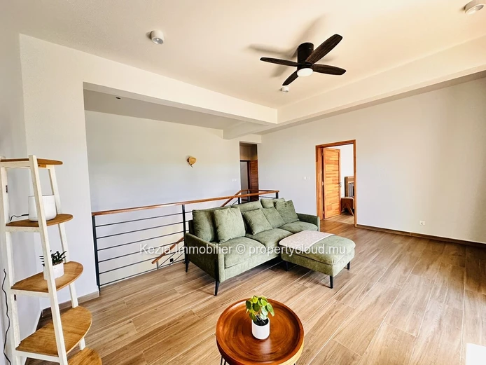 Contemporary Villa Ideally Located