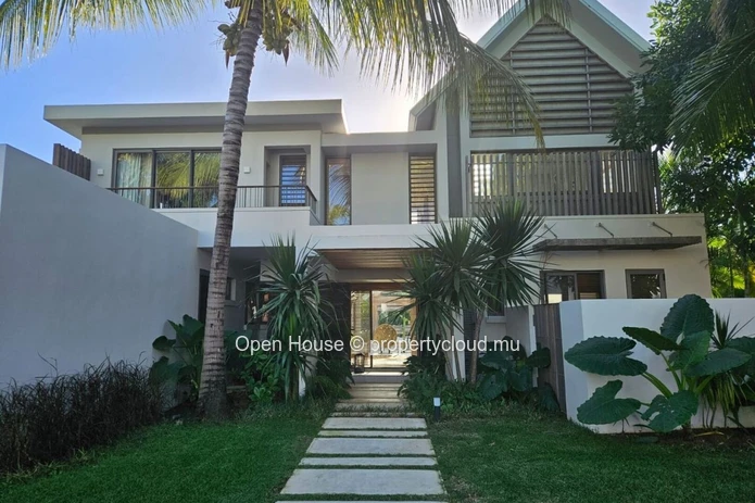 Luxury Villa Mon Choisy, Golf, 4 ensuite bedrooms, swimming pool, fitness, SPA, tennis, Padel. Alvalaible to foreigners.