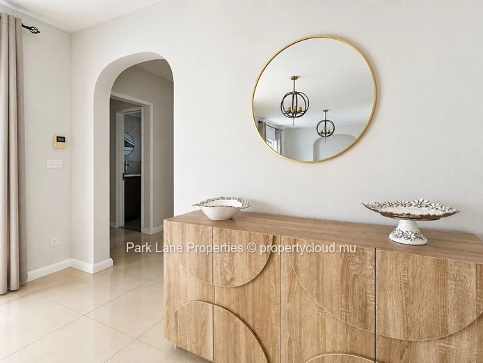 Spacious 4 bedroom family home for rent with pool and garden